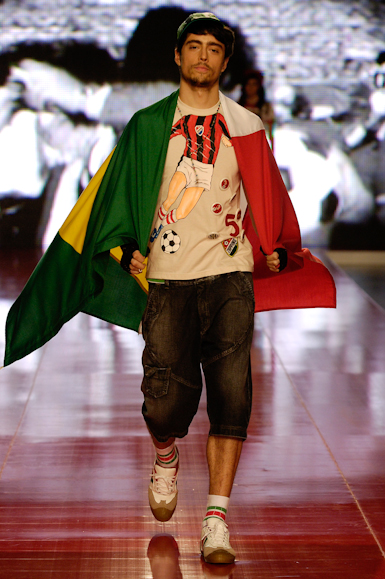 desfiles-zapping-saopauloverao2006rtw-119