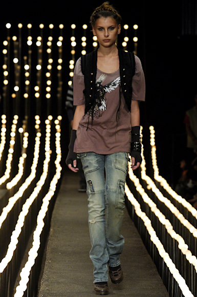 desfiles-colcci-rioinverno2006rtw-115