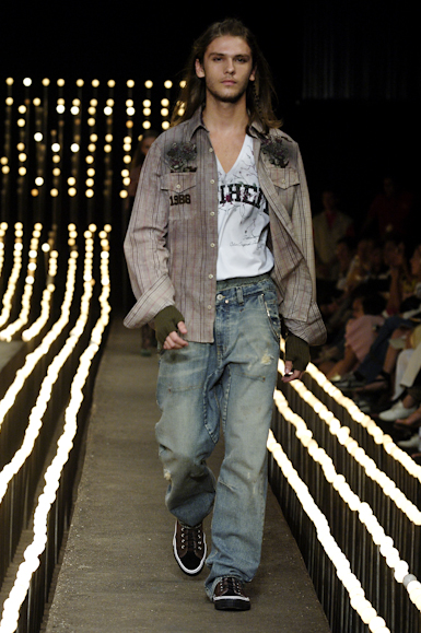 desfiles-colcci-rioinverno2006rtw-122
