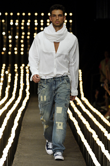 desfiles-colcci-rioinverno2006rtw-148