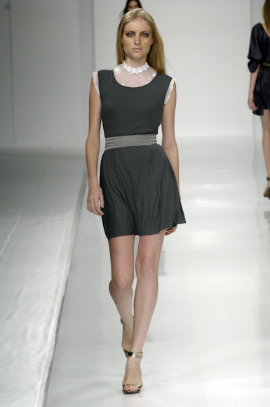 desfiles-gracaottoni-rioinverno2006rtw-111