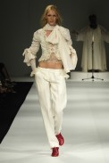 desfiles-marciaganen-rioinverno2006rtw-100