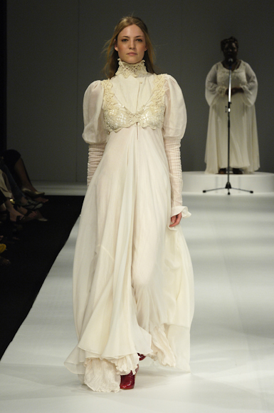desfiles-marciaganen-rioinverno2006rtw-102