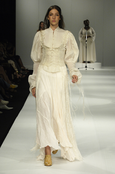 desfiles-marciaganen-rioinverno2006rtw-103