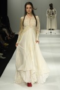 desfiles-marciaganen-rioinverno2006rtw-105