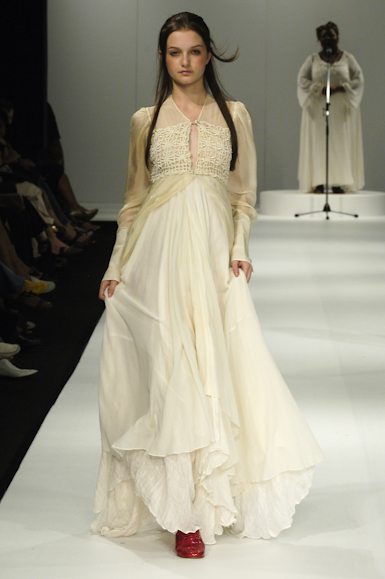 desfiles-marciaganen-rioinverno2006rtw-105