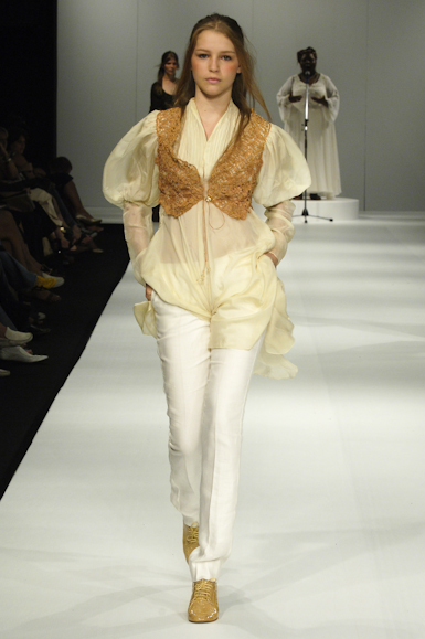 desfiles-marciaganen-rioinverno2006rtw-107