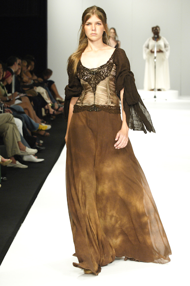 desfiles-marciaganen-rioinverno2006rtw-108