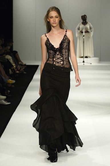 desfiles-marciaganen-rioinverno2006rtw-109