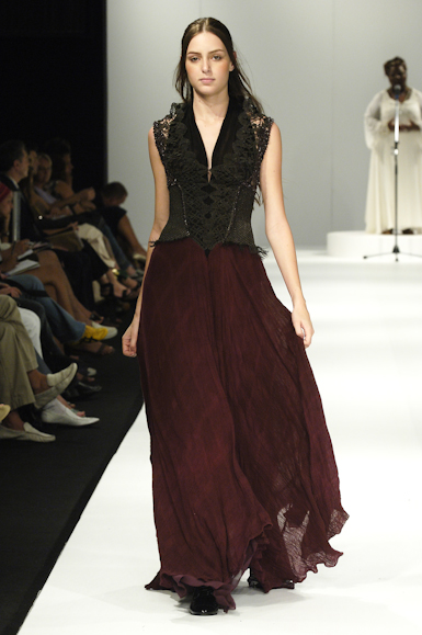 desfiles-marciaganen-rioinverno2006rtw-111
