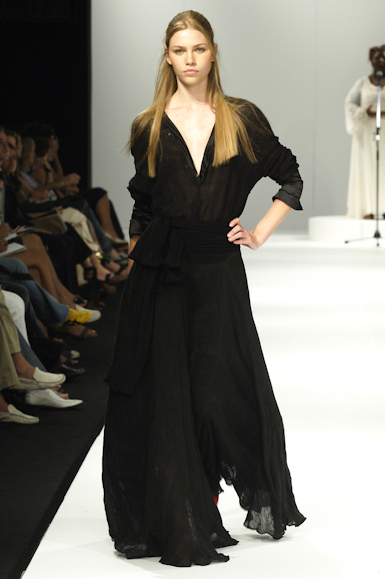 desfiles-marciaganen-rioinverno2006rtw-114