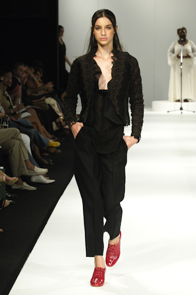 desfiles-marciaganen-rioinverno2006rtw-115