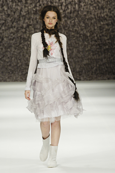 desfiles-melkzda-rioinverno2006rtw-101