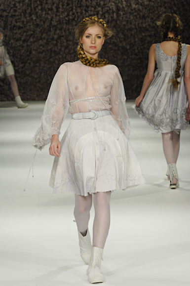 desfiles-melkzda-rioinverno2006rtw-104
