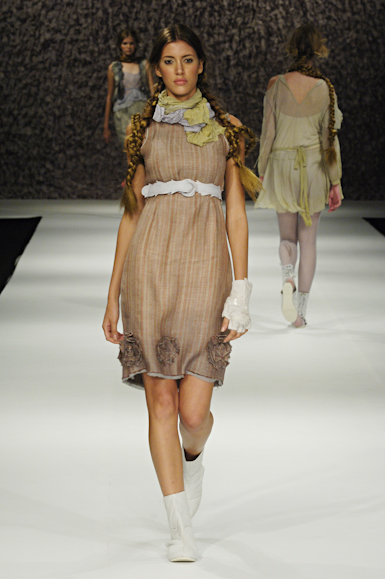 desfiles-melkzda-rioinverno2006rtw-112
