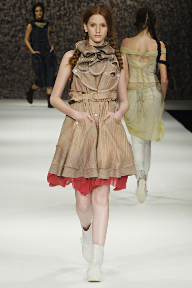 desfiles-melkzda-rioinverno2006rtw-115