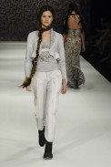 desfiles-melkzda-rioinverno2006rtw-122