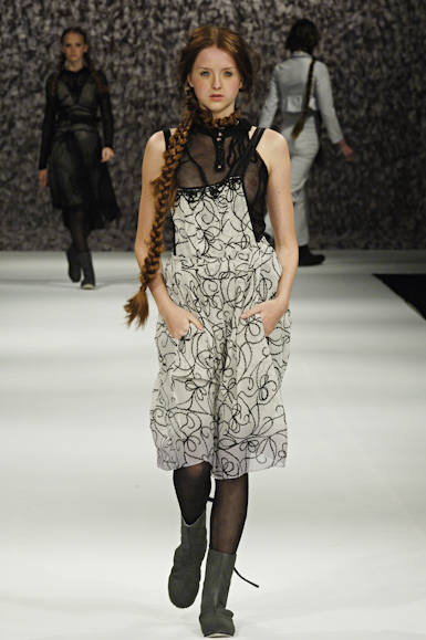 desfiles-melkzda-rioinverno2006rtw-123
