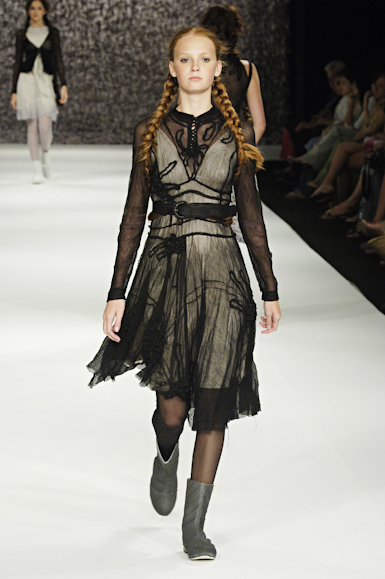 desfiles-melkzda-rioinverno2006rtw-124