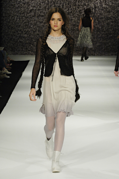 desfiles-melkzda-rioinverno2006rtw-125