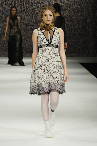 desfiles-melkzda-rioinverno2006rtw-126