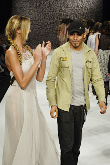 desfiles-melkzda-rioinverno2006rtw-129