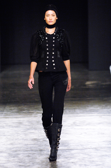 desfiles-aherchcovich-spinverno2006rtw-106