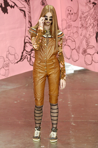 desfiles-fabiabercsek-spinverno2006rtw-108