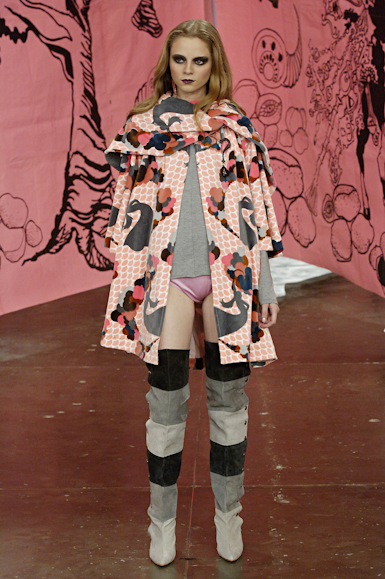 desfiles-fabiabercsek-spinverno2006rtw-114