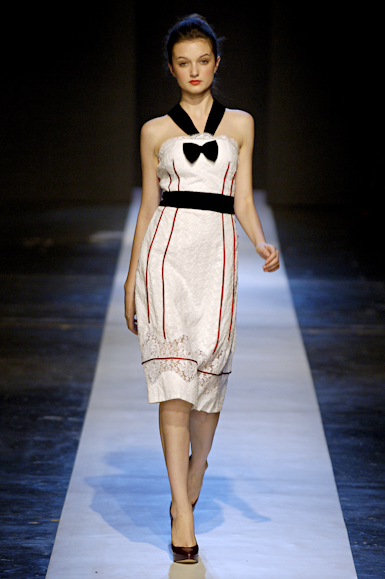 desfiles-gisellenasser-saopauloinverno2006rtw-101