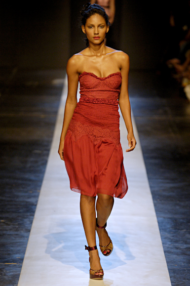 desfiles-gisellenasser-saopauloinverno2006rtw-102