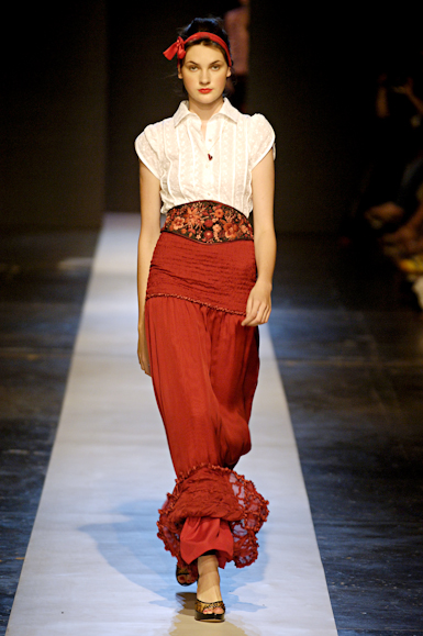 desfiles-gisellenasser-saopauloinverno2006rtw-106