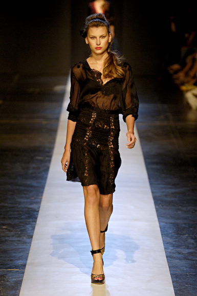 desfiles-gisellenasser-saopauloinverno2006rtw-110