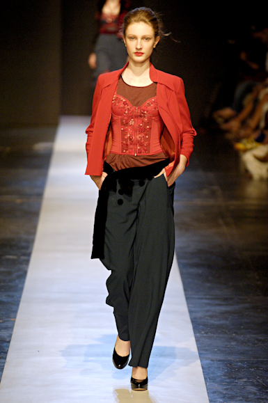 desfiles-gisellenasser-saopauloinverno2006rtw-112