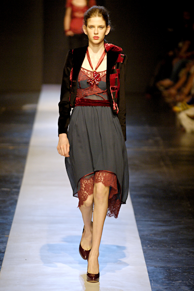 desfiles-gisellenasser-saopauloinverno2006rtw-113