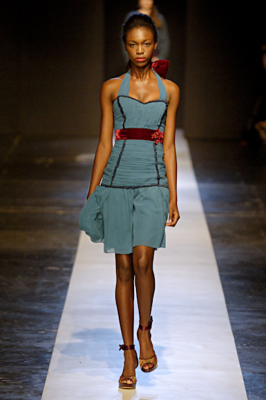 desfiles-gisellenasser-saopauloinverno2006rtw-120