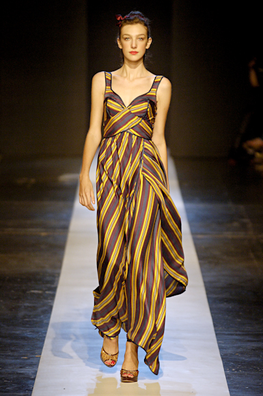 desfiles-gisellenasser-saopauloinverno2006rtw-124