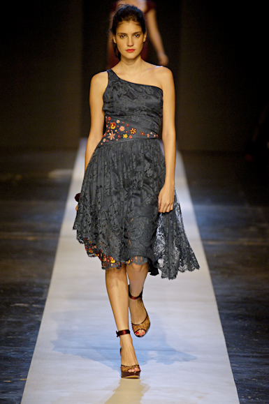 desfiles-gisellenasser-saopauloinverno2006rtw-126