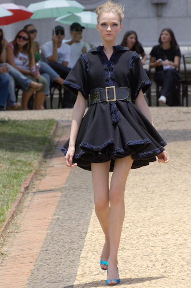 desfiles-cavalera-saopauloinverno2006rtw-102
