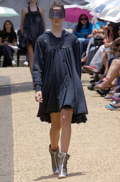 desfiles-cavalera-saopauloinverno2006rtw-110