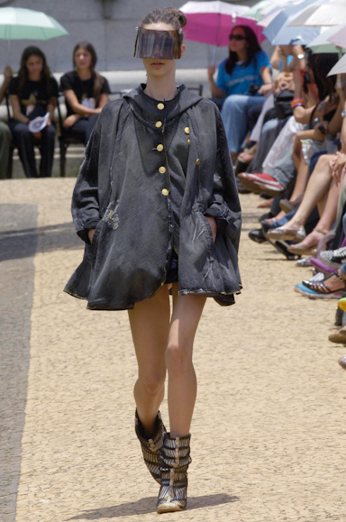 desfiles-cavalera-saopauloinverno2006rtw-112