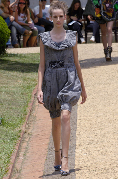 desfiles-cavalera-saopauloinverno2006rtw-117