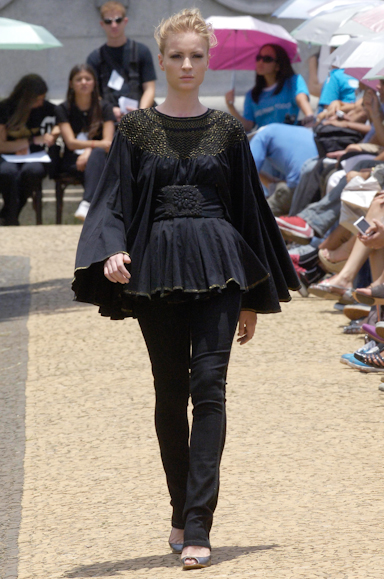 desfiles-cavalera-saopauloinverno2006rtw-122