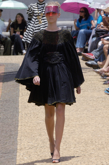desfiles-cavalera-saopauloinverno2006rtw-124