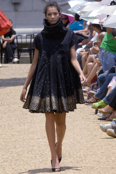 desfiles-cavalera-saopauloinverno2006rtw-131