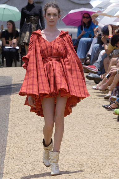 desfiles-cavalera-saopauloinverno2006rtw-132