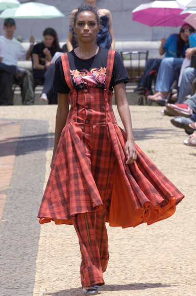 desfiles-cavalera-saopauloinverno2006rtw-134