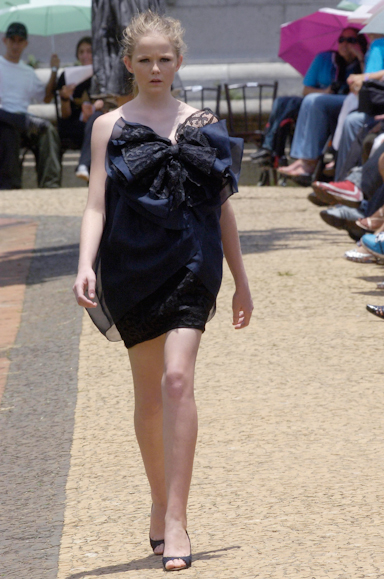 desfiles-cavalera-saopauloinverno2006rtw-137