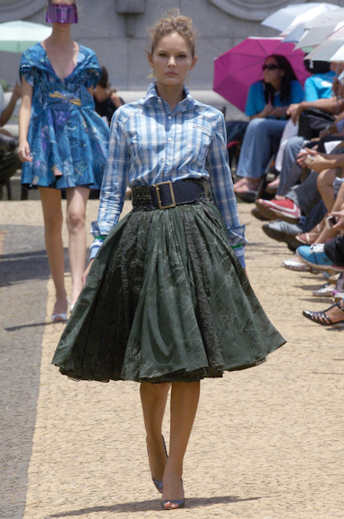 desfiles-cavalera-saopauloinverno2006rtw-139