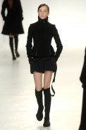 desfiles-gloriacoelho-saopauloinverno2006rtw-101